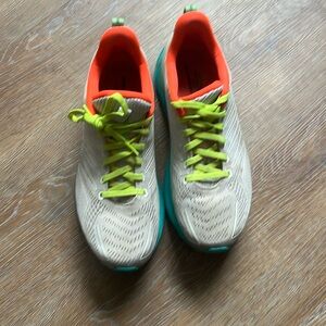 Saucony men’s endorphin speed white mutant. Used. Men’s size 9. About 50-60mile